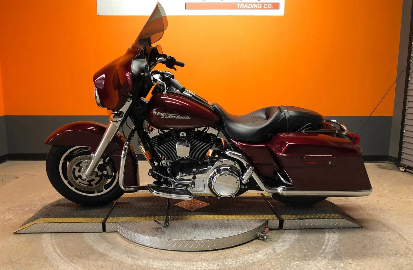 Harley-Davidson Crimson Red Sunglo P. 64384 | OEMatch Basecoat