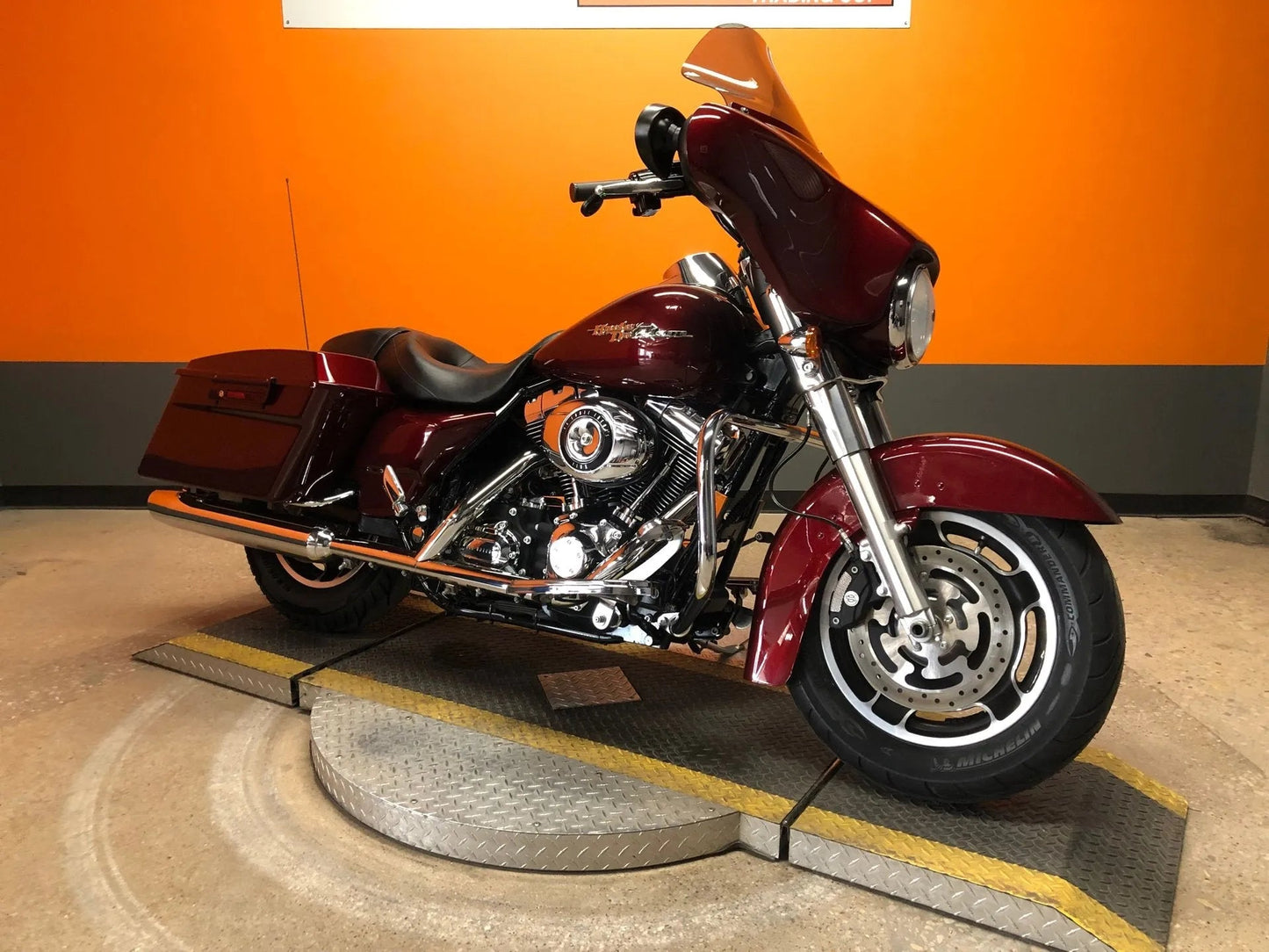 Harley-Davidson Crimson Red Sunglo P. 64384 | OEMatch Basecoat