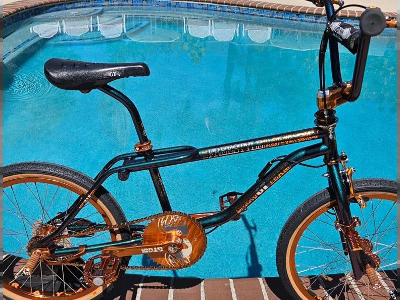 Custom BMX bicycle painted in Raven Super Colorshift from The Spray Source