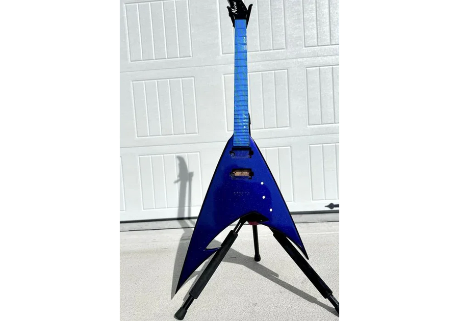 Custom Guitar in Nero Super Colorshift